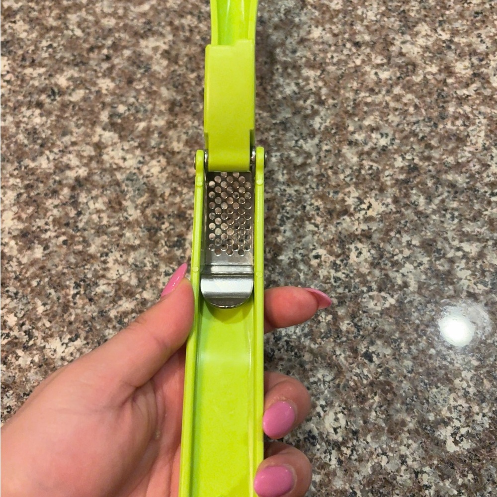 Green Garlic Press - Picture 4 of 5
